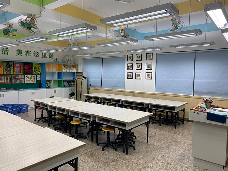 廣州市瑤台小學LED教室護眼燈項目（mù）改造現（xiàn）場