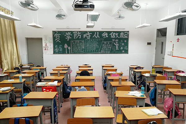 為什麽選用LED教室（shì）護眼（yǎn）燈LED黑板燈，目前學（xué）生近視（shì）率的基本現狀